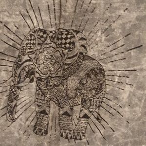 Long sleeve shirt with elephant